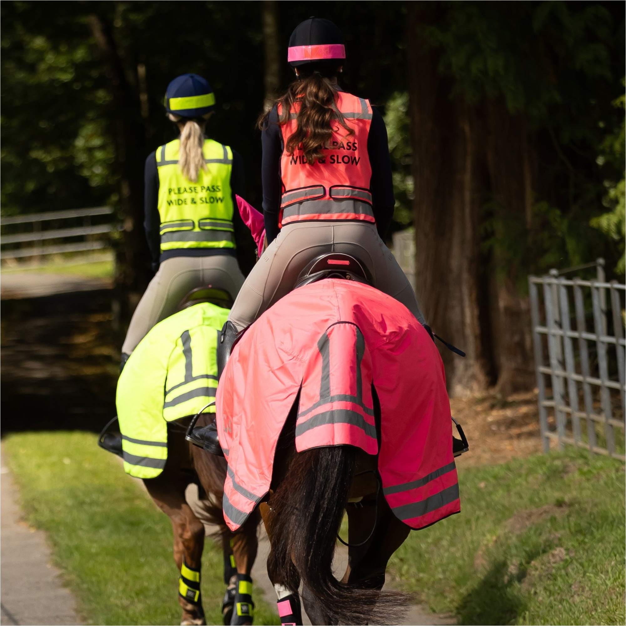 2026 Woof Wear Winter Hi Vis Exercise Sheet WS0033 - Hi Vis Pink